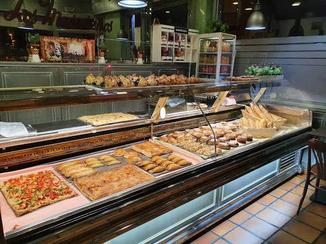 Fotografia tomada fuera de Pastelería los Murcianos - Pastelería en Elche, Alicante
