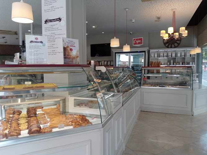 Fotografia tomada fuera de Pastelería La Repostería - Pastelería en Elche, Alicante