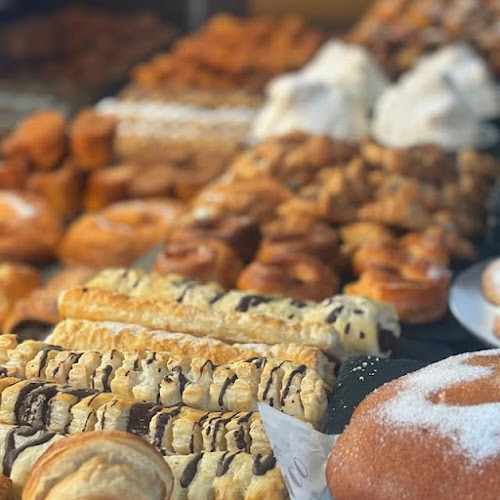 Fotografia tomada fuera de LOJU | Panadería · Cafetería · Repostería Artesanal - Panadería en Elche, Alicante