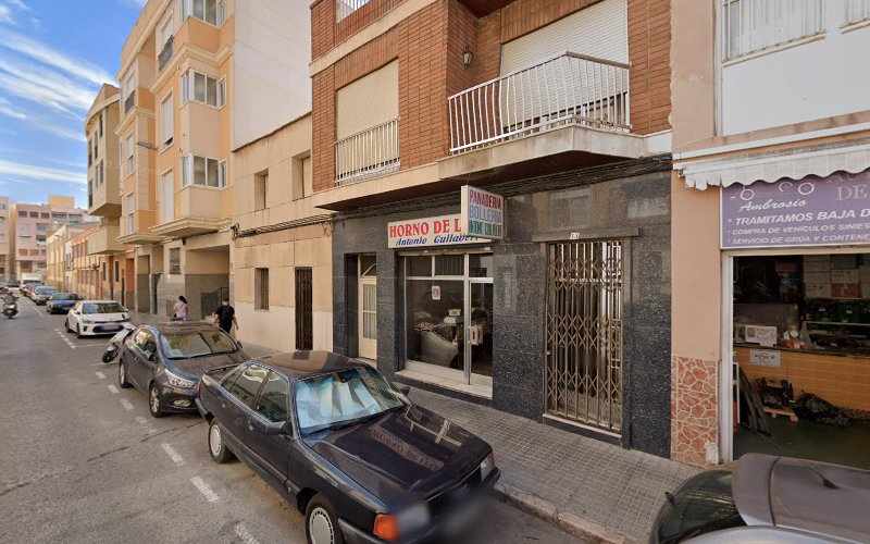 Fotografia tomada fuera de Horno De Leña Antonio Guilabert - Forn de pa en Elche, Alicante