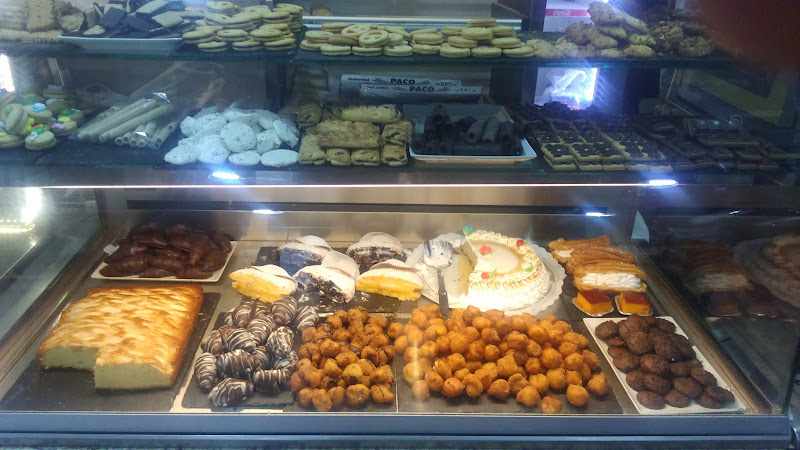 Fotografia tomada fuera de panaderia cafeteria El granero - cafeterías en Elche, Alicante