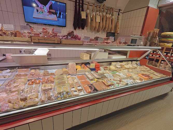 Fotografia tomada fuera de Can Pericus Xarcuteria des de 1899 - Carnisseria i xarcuteria en Banyoles, Girona