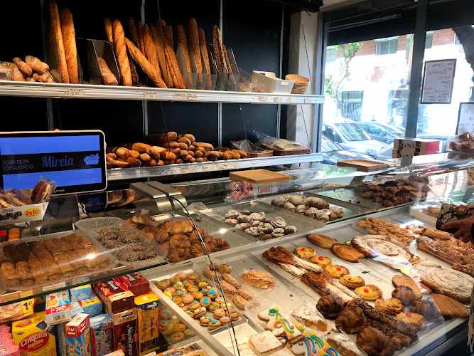 Fotografia tomada fuera de Forn de pa Mireia - Forn de pa en Badalona, Barcelona