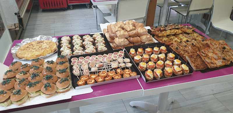 Fotografia tomada fuera de El Forn Del Pas - Panadería en Badalona, Barcelona