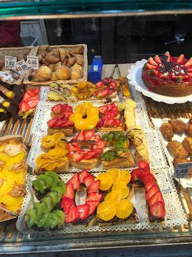 Fotografia tomada fuera de MacxiPa - Panadería en Badalona, Barcelona