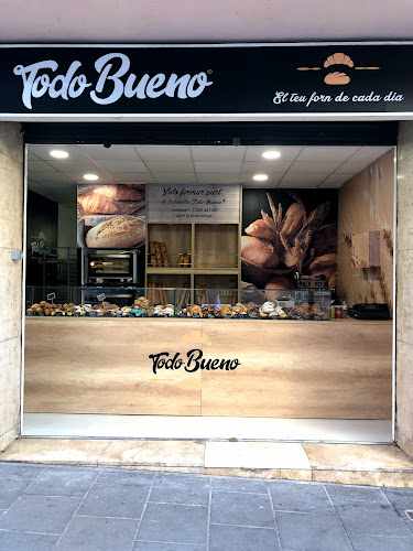 Fotografia tomada fuera de Todo Bueno Badalona - Panadería en Santa Coloma de Gramenet, Barcelona