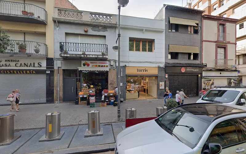 Fotografia tomada fuera de Panadería Guerrero - Panadería en Badalona, Barcelona
