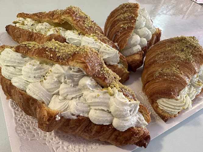 Fotografia tomada fuera de M.C. Bakery Shop - Panadería en Badalona, Barcelona