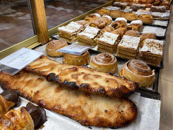 Fotografia tomada fuera de Horno de Leña Riera - Forn de pa en Badalona, Barcelona