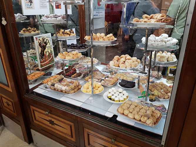 Fotografia tomada fuera de Bomboneria Almera - Tienda de productos de chocolate en Badalona, Barcelona