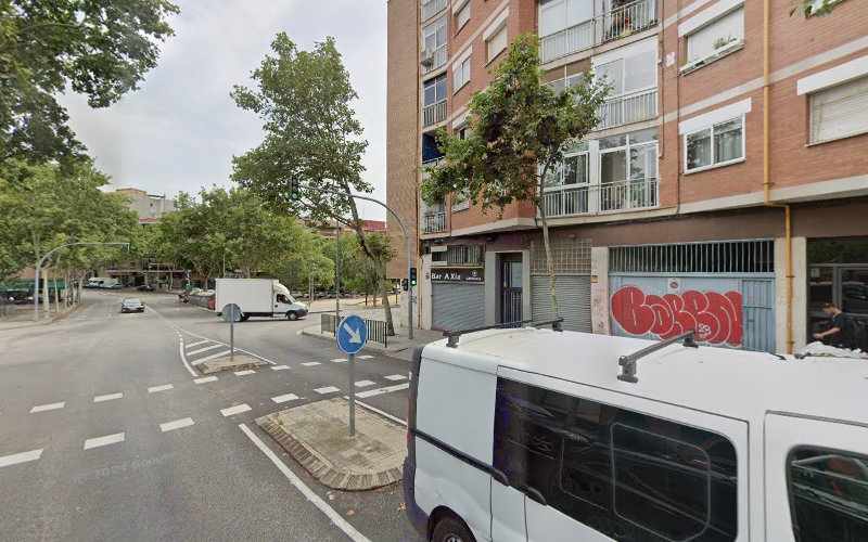 Fotografia tomada fuera de Paleteria Martinez Slu - Panadería en Badalona, Barcelona