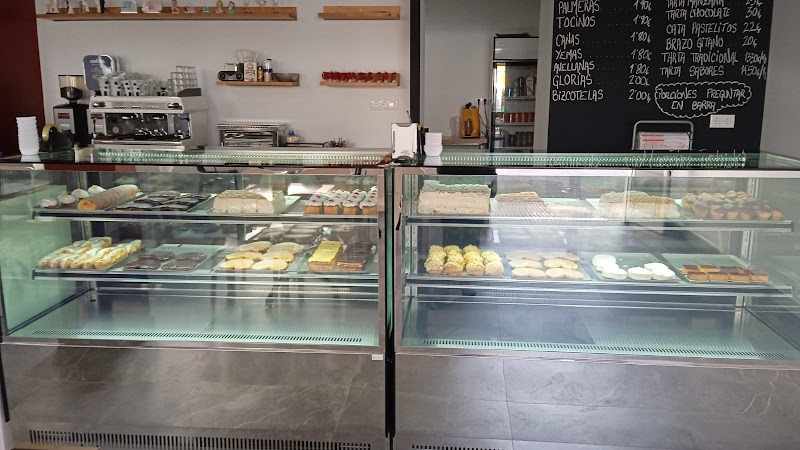 Fotografia tomada fuera de PASTELERÍA PAVON AYAMONTE - Pastelería en Ayamonte, Huelva