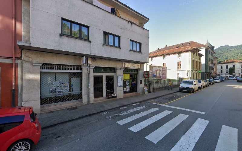 Fotografia tomada fuera de La Tienduca De Belen - Tienda de alimentación en Cornellana, Asturias