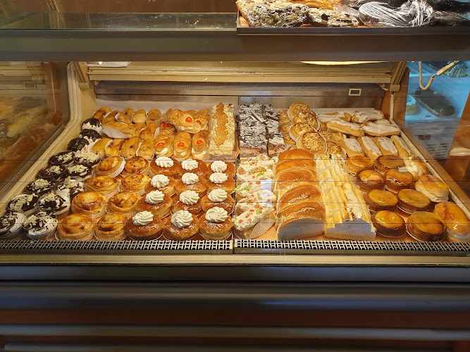 Fotografia tomada fuera de Obrador Confiteria Diana - Panadería en Cantillana, Sevilla