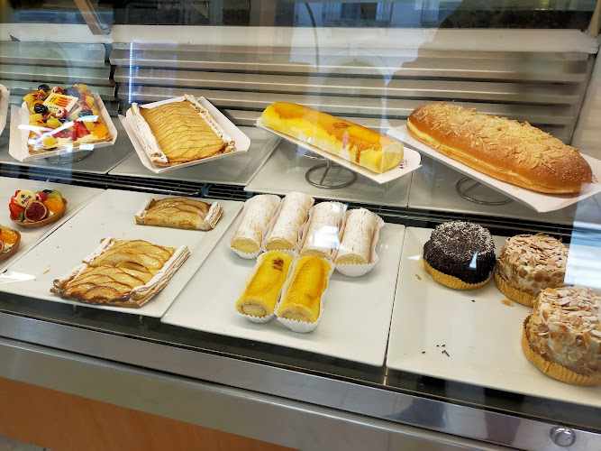 Fotografia tomada fuera de Pastisseria Sans - Bisbalenc - Pastelería en La Bisbal d'Empordà, Girona
