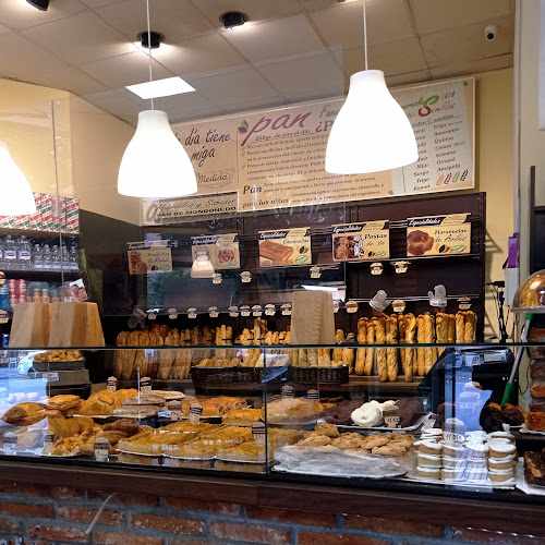 Fotografia tomada fuera de La Medida Panadería Obrador - Panadería en Avilés, Asturias
