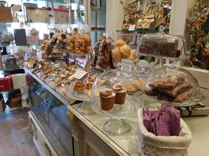 Fotografia tomada fuera de Porto Creaciones - Repostería Tradicional y Creativa - Pastelería francesa en Avilés, Asturias
