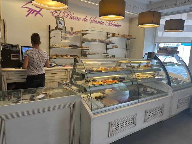 Fotografia tomada fuera de El Piano de Santa Monica - Pastelería en Avilés, Asturias