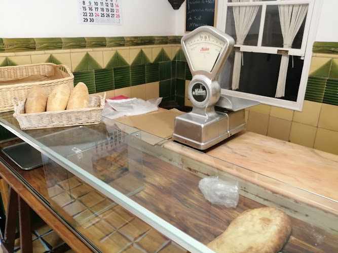 Fotografia tomada fuera de Casa Dalmau Bakery - Forn de pa en Rupià, Girona