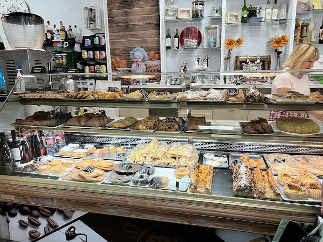 Fotografia tomada fuera de Pastelería Panadería Cafetería Toen - Pastisseria en Benetússer, Valencia