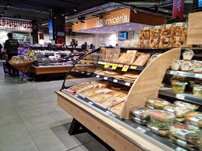 Fotografia tomada fuera de Carrefour Market - Supermercado en Madrid, Madrid