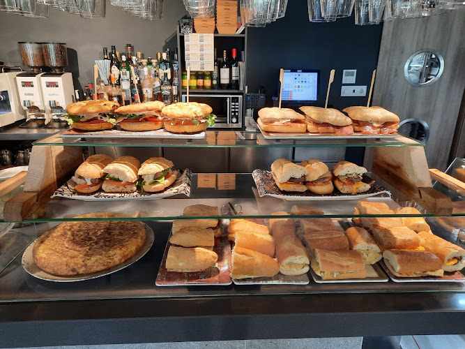 Fotografia tomada fuera de ATHIKA 21 - restaurantes en Olloki, Navarra
