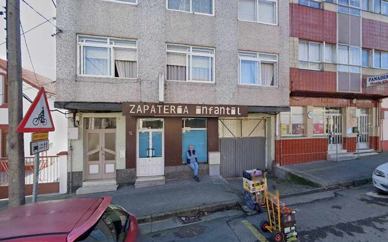 Fotografia tomada fuera de Os de Chas - Panadería en Oleiros, A Coruña