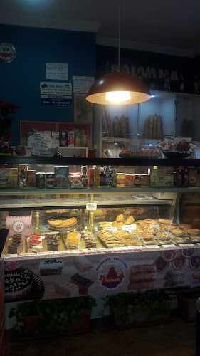 Fotografia tomada fuera de Panadería Minimarket Salvana - Panadería en Nerja, Málaga