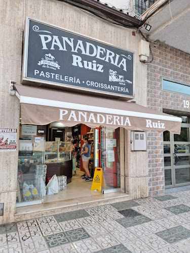 Fotografia tomada fuera de Panaderia Ruiz - Panadería en Nerja, Málaga