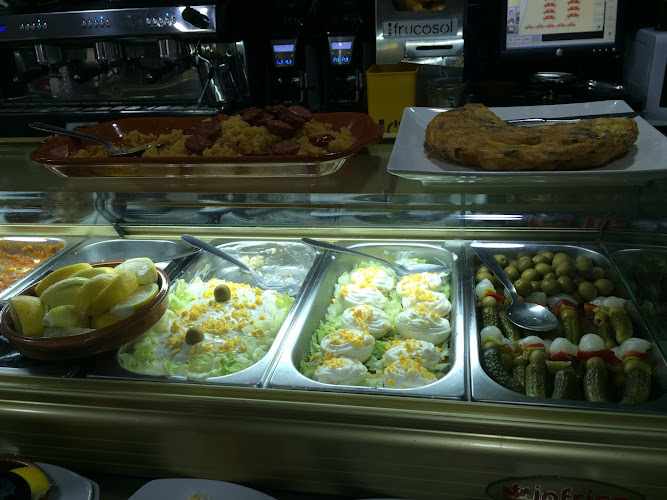 Fotografia tomada fuera de Café Bar las Cuatro Esquinas - Cafetería en Nerja, Málaga