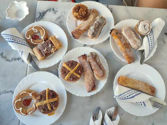Fotografia tomada fuera de Confitería Los Rosales - Pastelería en Navia, Asturias