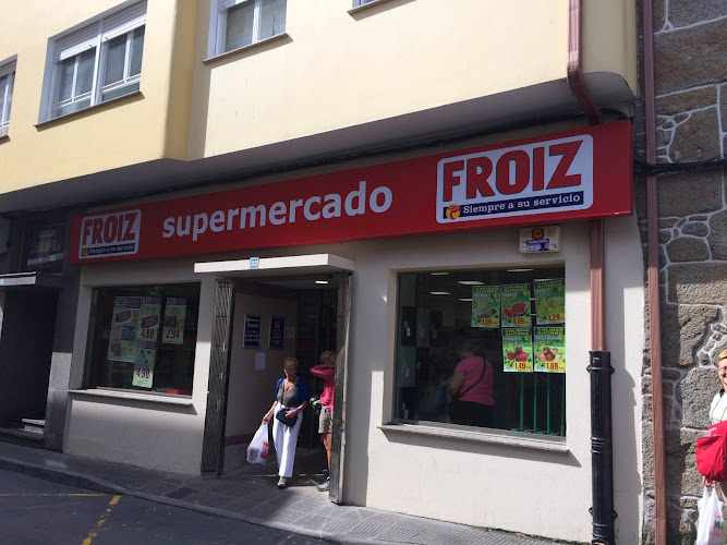 Fotografia tomada fuera de Supermercados Froiz - Supermercado en Muxía, A Coruña