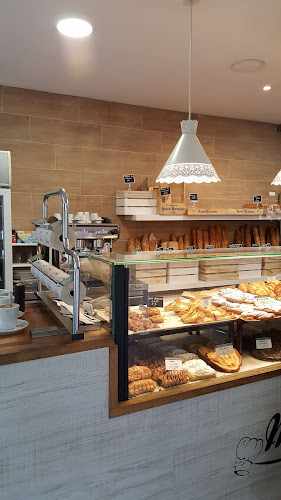 Fotografia tomada fuera de Horno de Pan Pastelería May Pa - Forn de pa en Sant Adrià de Besòs, Barcelona