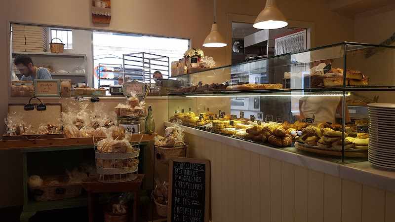 Fotografia tomada fuera de Es Llonguet Forn Artesà - cafeterías en Mahón, Baleares