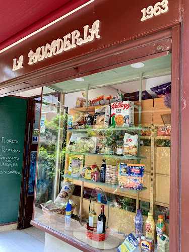 Fotografia tomada fuera de La Panadería 1963 | Francisco Fernández Arjona - Panadería en Madrid, Madrid