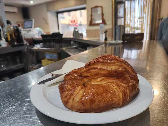 Fotografia tomada fuera de Cafetería Pastelería Tomas - cafeterías en Villanueva del Arzobispo, Jaén