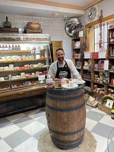 Fotografia tomada fuera de Supermercado SuperAhorro Jaramillo - Supermercado en Valverde de la Vera, Cáceres