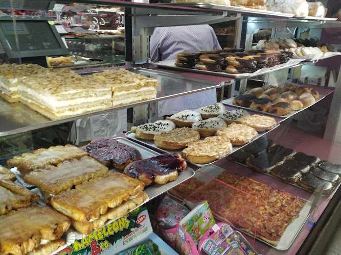 Fotografia tomada fuera de Pastelería Atenea Santurtzi - Gozo-denda en Santurtzi, Vizcaya