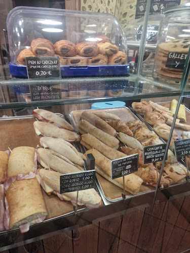 Fotografia tomada fuera de ZAMPABOLLOS SANTANDER PANADERÍA PASTELERIA - Panadería en Santander, Cantabria