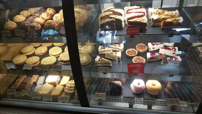 Fotografia tomada fuera de Starbucks - cafeterías en Madrid, Madrid