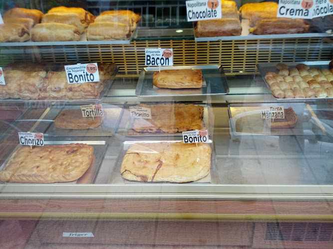 Fotografia tomada fuera de Hipergol - Tienda de golosinas en León, León