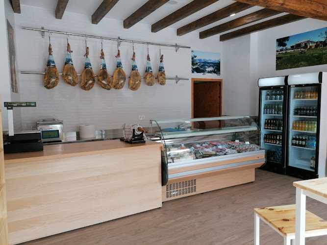 Fotografia tomada fuera de CUMBRE DE PONTONES - Tienda de alimentación en Pontones, Jaén