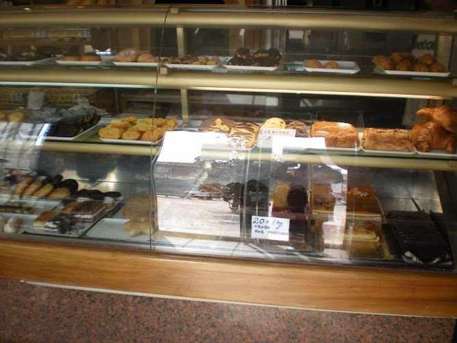 Fotografia tomada fuera de Panadería La Tahona de Arroyo - Panadería en Arroyomolinos, Madrid