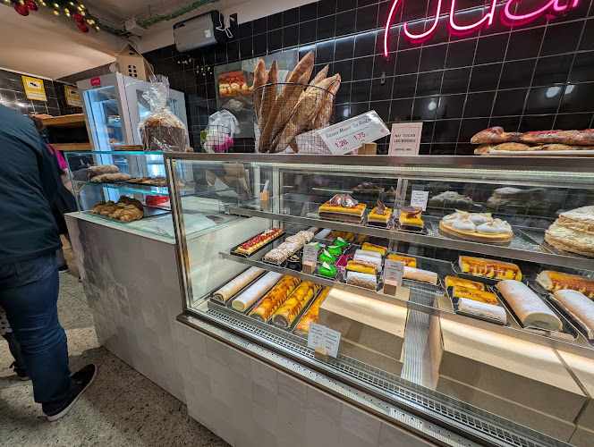 Fotografia tomada fuera de Juanitas - Pastisseria en Arenys de Mar, Barcelona