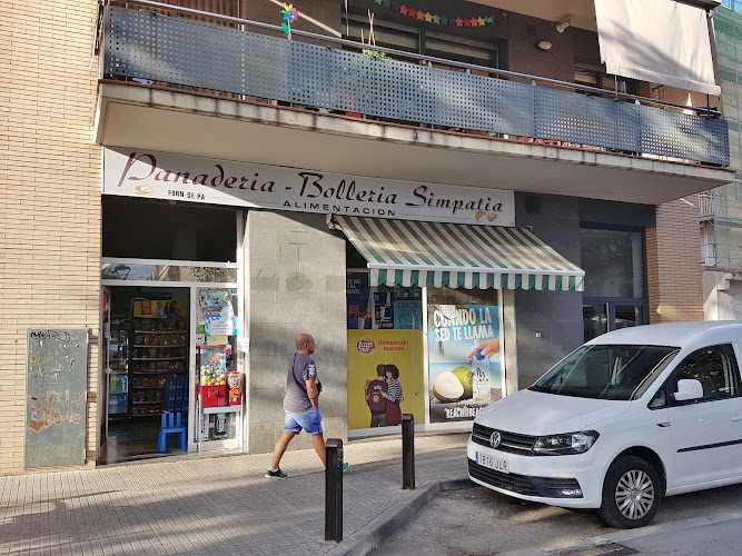 Fotografia tomada fuera de Simpatia – Fleca i alimentació - Forn de pa en Cornellà de Llobregat, Barcelona