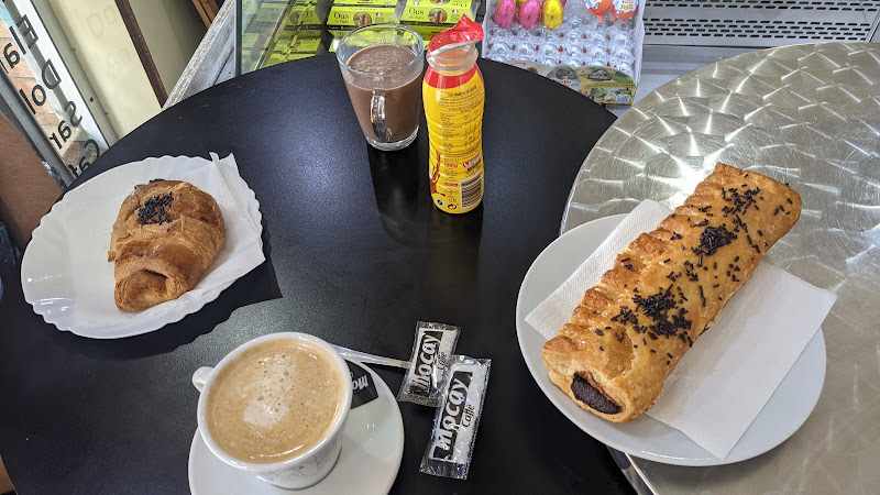 Fotografia tomada fuera de El Fornet De Natalia - Forn de pa en Cornellà de Llobregat, Barcelona