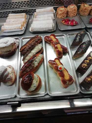 Fotografia tomada fuera de Pastelería Robles - Forn de pa en Cornellà de Llobregat, Barcelona