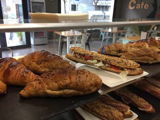 Fotografia tomada fuera de Cafè del Barri - cafeterías en Cornellà de Llobregat, Barcelona