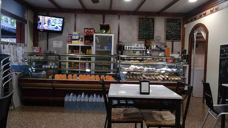 Fotografia tomada fuera de Forn De Pa Primavera - Forn de pa en Cerdanyola del Vallès, Barcelona