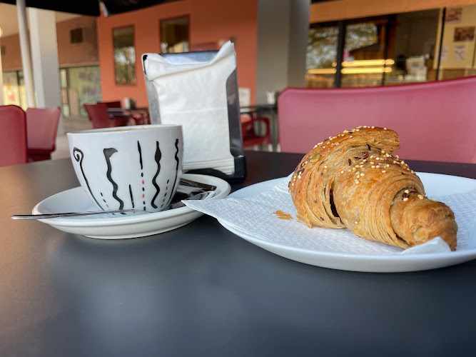 Fotografia tomada fuera de Savic - Panadería en Cerdanyola del Vallès, Barcelona